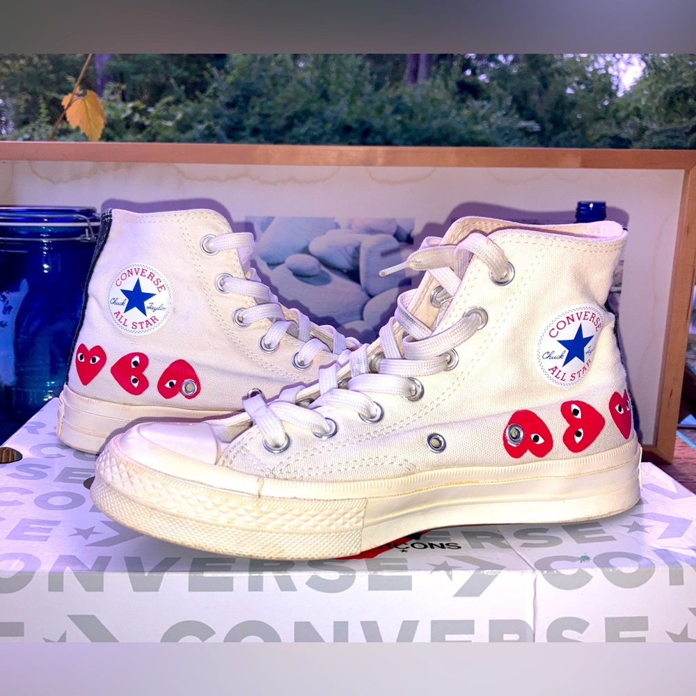 Comme De Garçon PLAY X Converse Hightop sneakers. - Picture 4 of 11